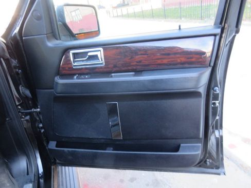 Used 2016 Lincoln Navigator L Reserve AWD/4WD image 31