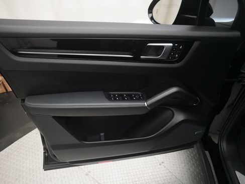Certified 2022 Porsche Cayenne AWD/4WD image 11