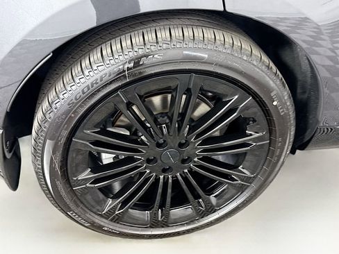 New 2026 Land Rover Range Rover SE image 32