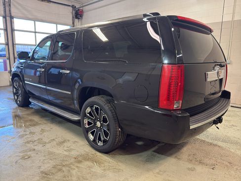 Used 2013 Cadillac Escalade ESV Luxury image 4