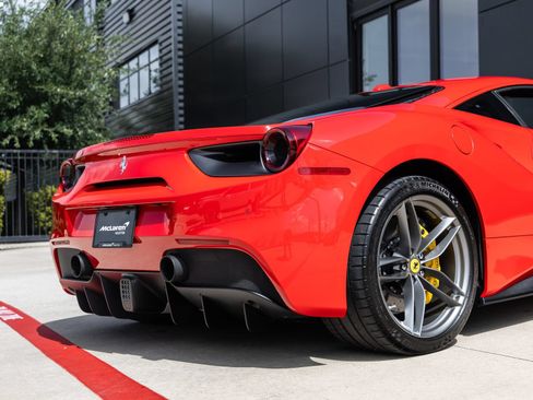 Used 2017 Ferrari 488 GTB RWD image 18
