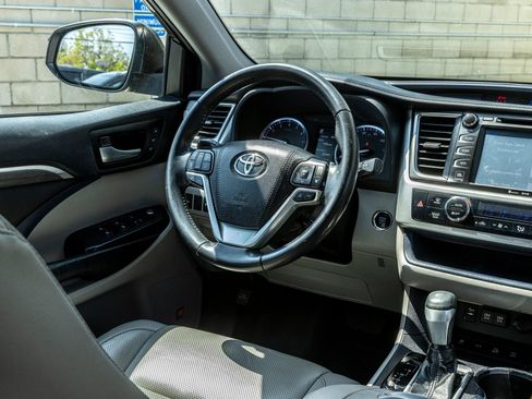 Used 2019 Toyota Highlander Limited AWD/4WD image 32