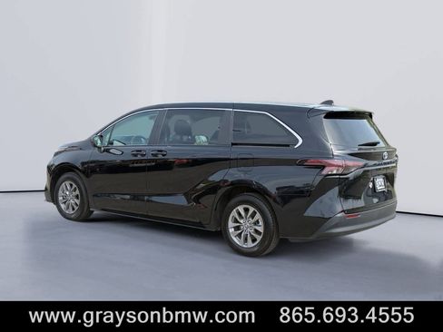 Used 2024 Toyota Sienna LE FWD image 5