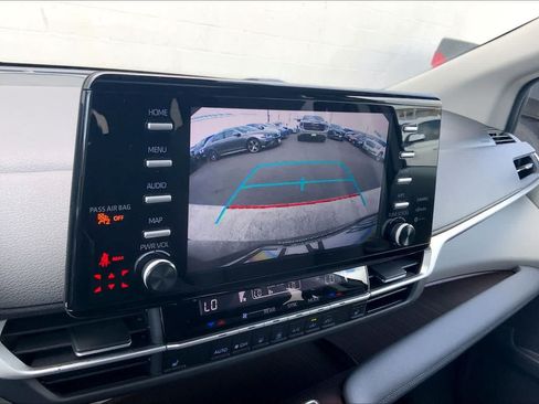 Used 2024 Toyota Sienna XLE FWD image 26