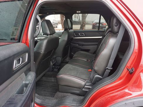 Used 2018 Ford Explorer XLT w/ Equipment Group 202A FWD image 14