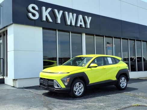 Used 2024 Hyundai Kona SE AWD/4WD image 1