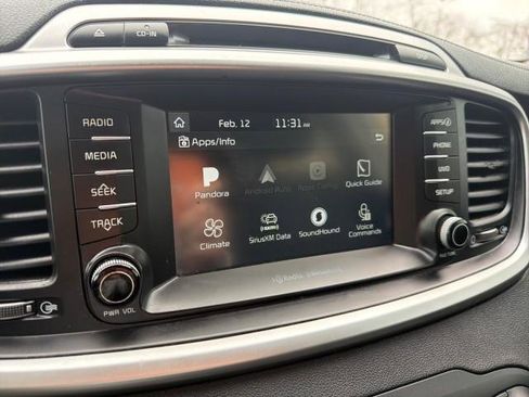 Used 2018 Kia Sorento AWD image 12
