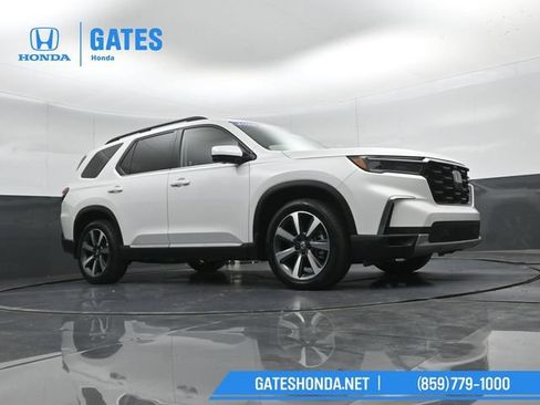Certified 2025 Honda Pilot Elite image 42