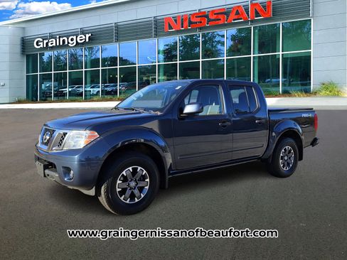 Used 2019 Nissan Frontier PRO-4X image 2