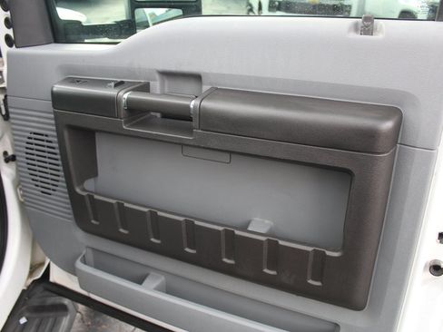 Used 2014 Ford F550 4x4 Regular Cab Super Duty image 22