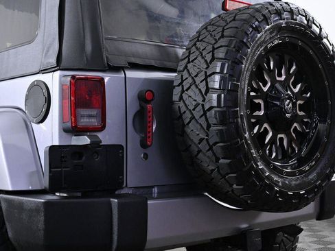 Used 2016 Jeep Wrangler Unlimited Sahara image 8