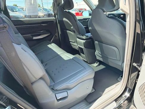 Used 2024 Kia EV9 Wind AWD/4WD image 12