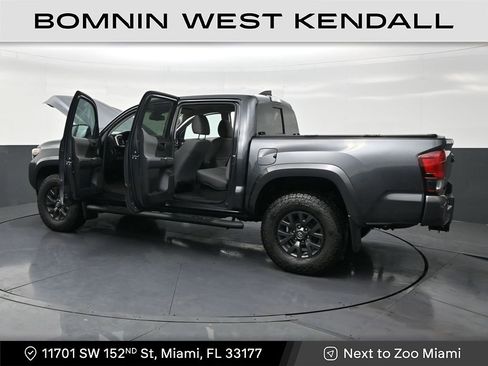 Used 2022 Toyota Tacoma SR5 w/ Technology Package image 31