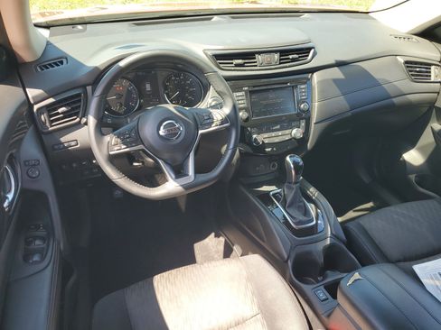 Certified 2020 Nissan Rogue SV image 17