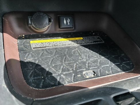 Used 2019 Toyota RAV4 Limited image 21