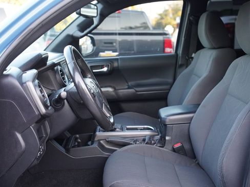 Used 2019 Toyota Tacoma TRD Off-Road image 19