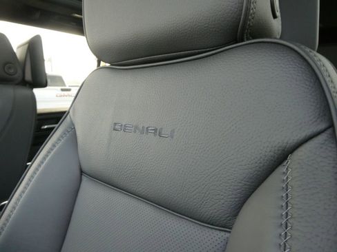 New 2026 GMC Yukon Denali w/ Denali Reserve Package image 35