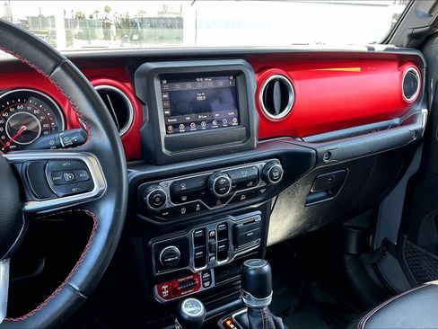 Used 2021 Jeep Gladiator Rubicon AWD/4WD image 6