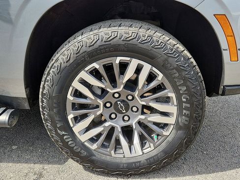 Used 2025 Chevrolet Tahoe Z71 image 8