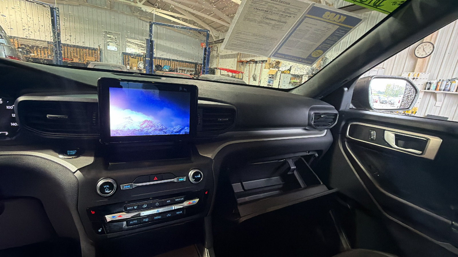 Used 2020 Ford Explorer XLT w/ Comfort Package AWD/4WD image 13