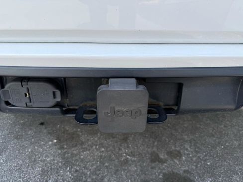 Used 2018 Jeep Grand Cherokee Overland AWD/4WD image 8