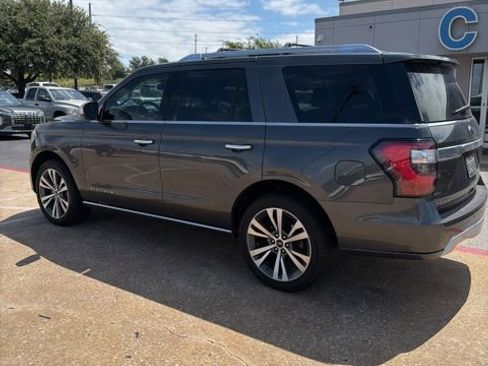 Used 2020 Ford Expedition Platinum RWD image 2