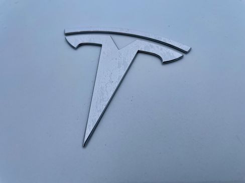Used 2022 Tesla Model Y Long Range image 32