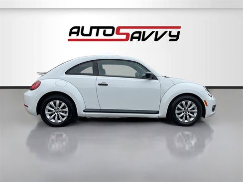 Used 2017 Volkswagen Beetle 1.8T S image 8