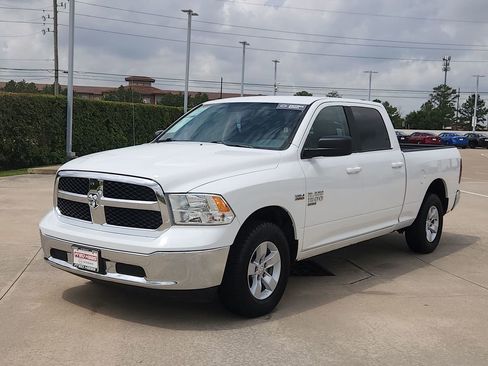 Used 2020 RAM 1500 Classic SLT image 3