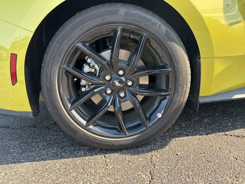 Used 2025 Ford Mustang Coupe RWD image 23