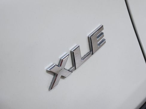 Used 2021 Toyota RAV4 XLE Premium image 26