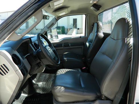 Used 2009 Ford F550 2WD Regular Cab Super Duty image 14