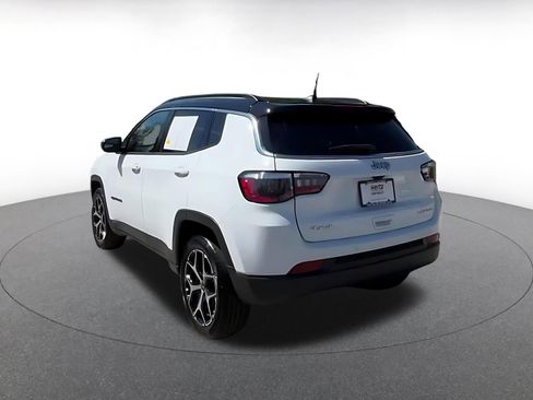 Used 2025 Jeep Compass Limited image 11