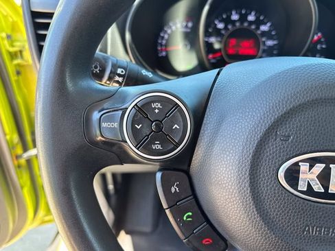 Used 2015 Kia Soul FWD image 29