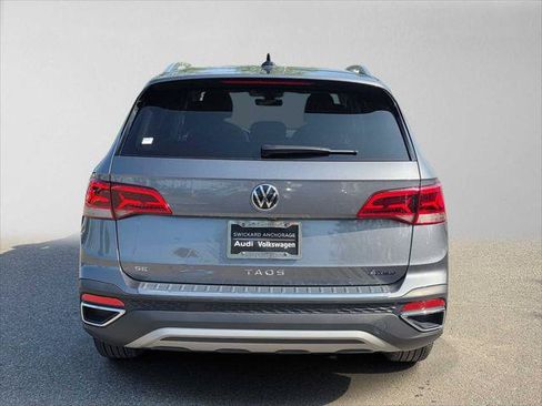 Used 2024 Volkswagen Taos SE AWD/4WD image 4