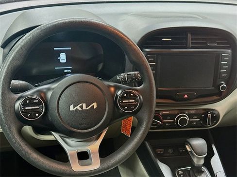Used 2023 Kia Soul LX image 13