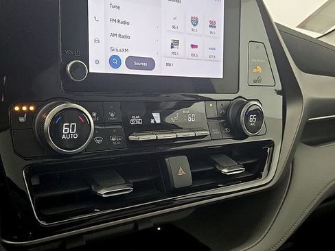 Used 2023 Toyota Highlander XLE image 18