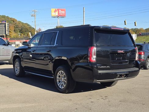 Used 2019 GMC Yukon XL SLT image 3