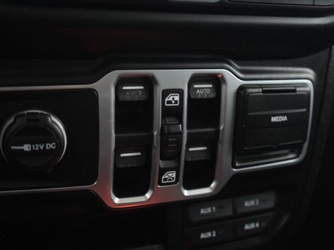 Used 2018 Jeep Wrangler Unlimited Sport S AWD/4WD image 21