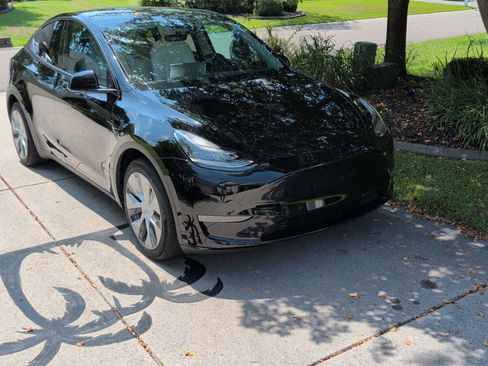 Used 2021 Tesla Model Y Long Range AWD/4WD image 2