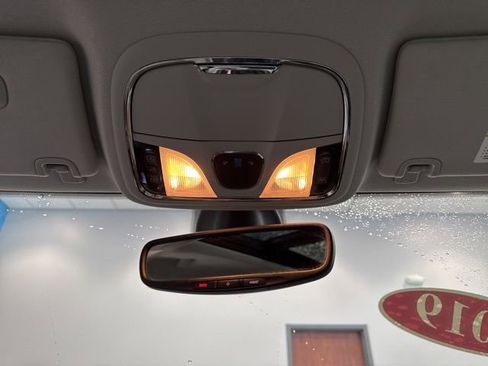 Used 2019 Jeep Cherokee Limited image 36