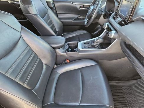 Used 2019 Toyota RAV4 XLE Premium image 15