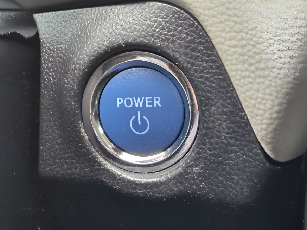 Used 2021 Toyota RAV4 XLE Premium AWD/4WD image 19