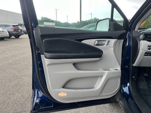 Used 2017 Honda Pilot Touring image 35