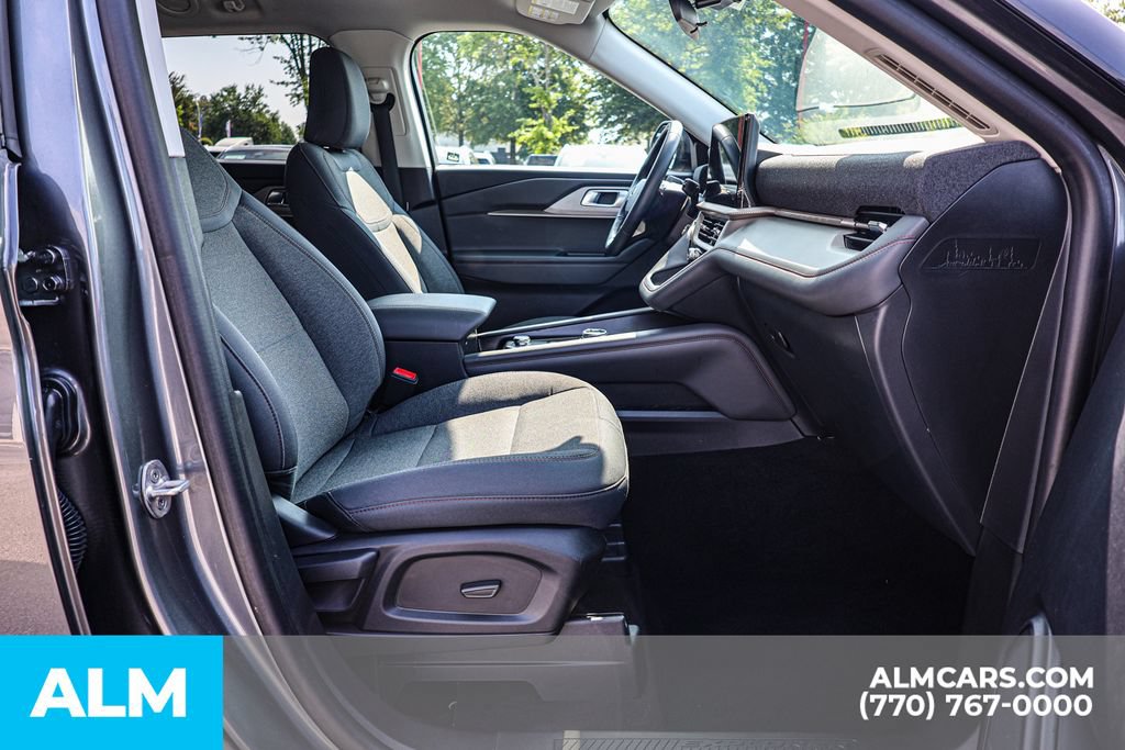 Used 2025 Ford Explorer Active RWD image 21