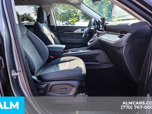 Used 2025 Ford Explorer Active RWD image 21