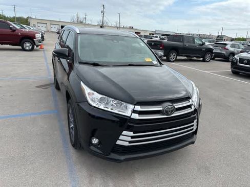 Used 2018 Toyota Highlander XLE image 25