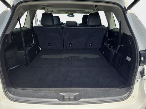Used 2019 Toyota Highlander Limited AWD/4WD image 12
