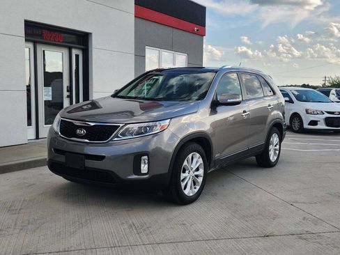 Used 2014 Kia Sorento EX w/ EX V6 Touring Package AWD/4WD image 2