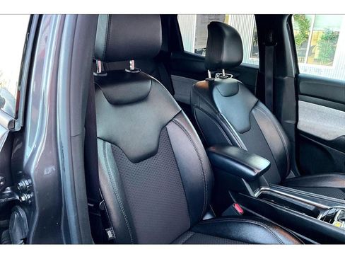 Used 2024 Jeep Compass Latitude image 8